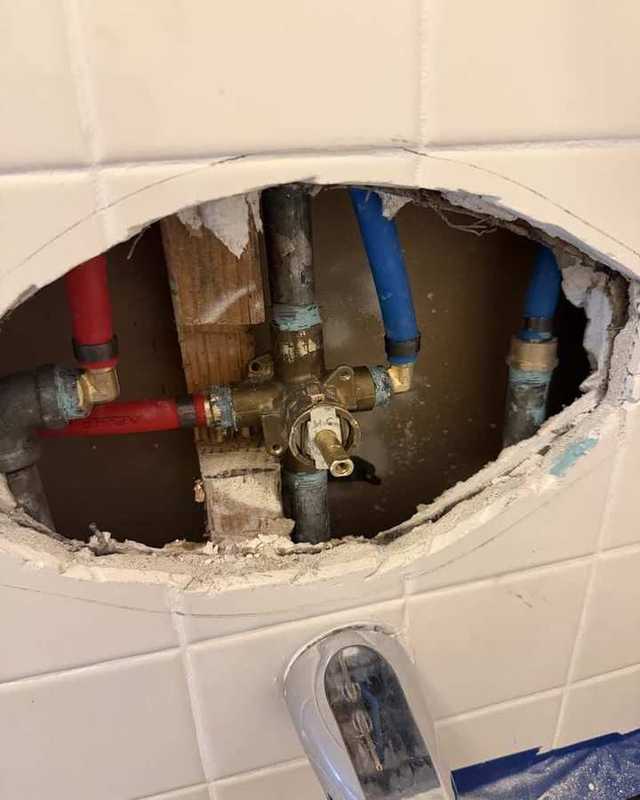 Válvula de regadera reparada